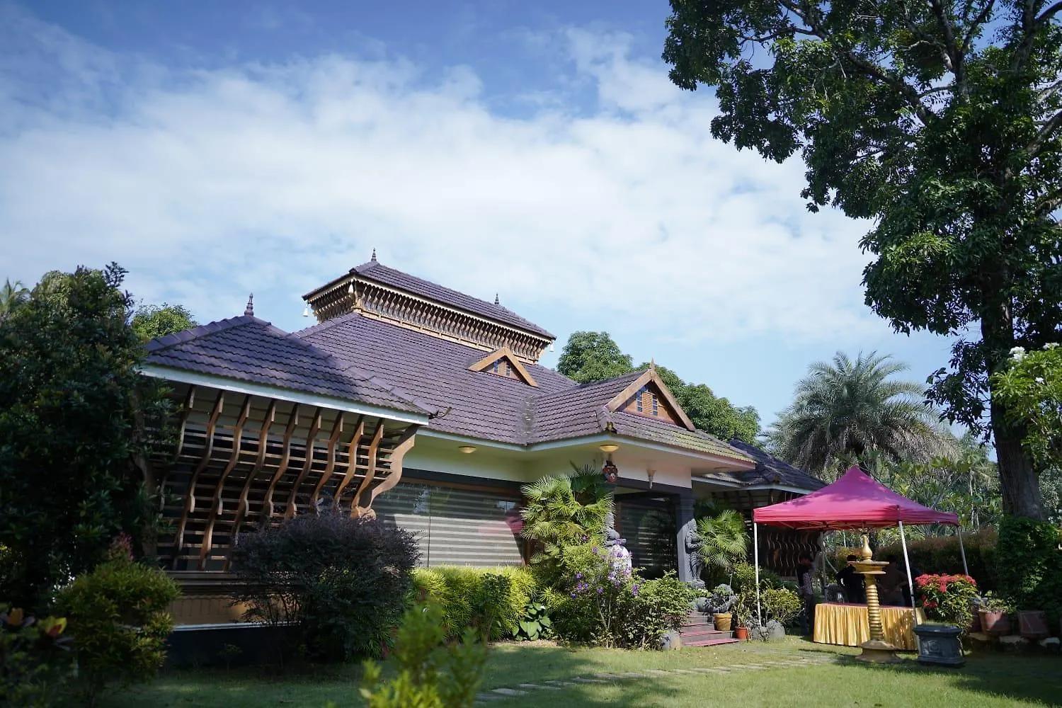 Kudajadri Heritage Pool Homestay Kothamangalam Kotamangalam